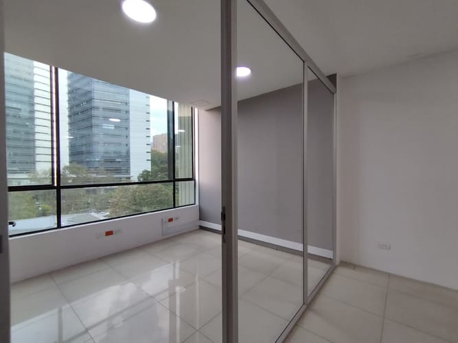Local en arriendo en El Poblado, Medellín, 138 m² · foto 7 de 11