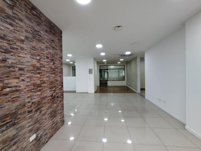 Local en arriendo en El Poblado, Medellín, 138 m² · foto 8 de 11