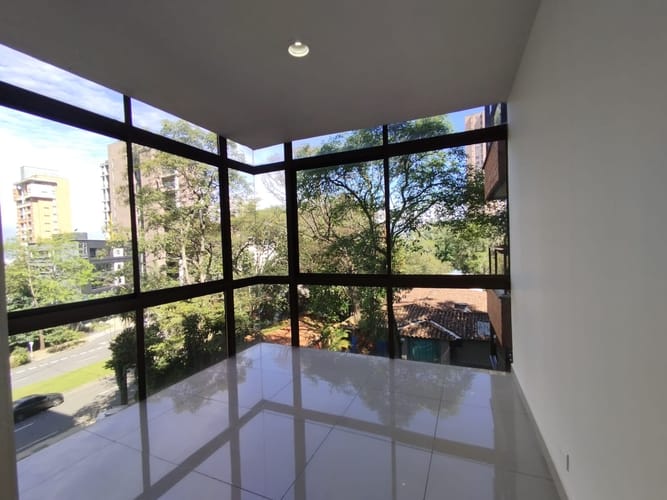 Apartamento de 3 alcobas en arriendo en El Poblado, Medellín, 200 m² · foto 2 de 20