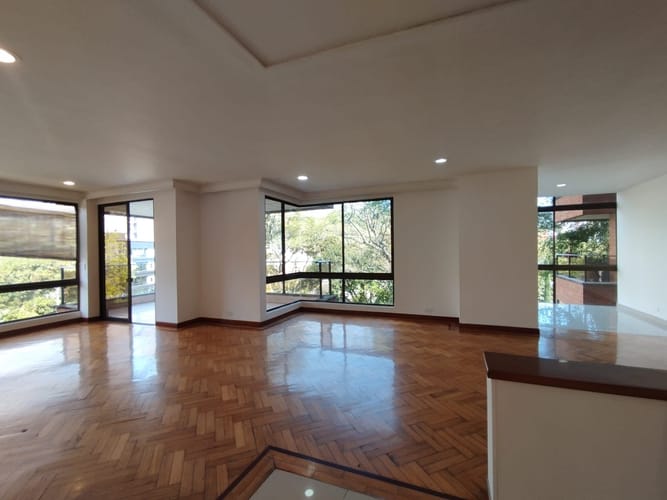 Apartamento de 3 alcobas en arriendo en El Poblado, Medellín, 200 m² · foto 3 de 20
