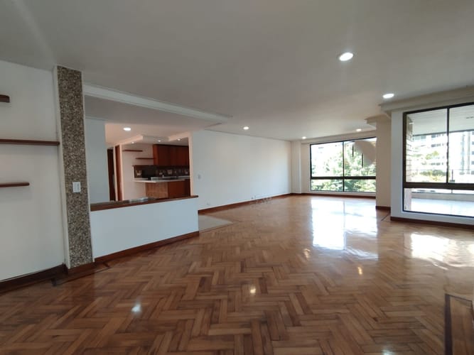 Apartamento de 3 alcobas en arriendo en El Poblado, Medellín, 200 m² · foto 4 de 20