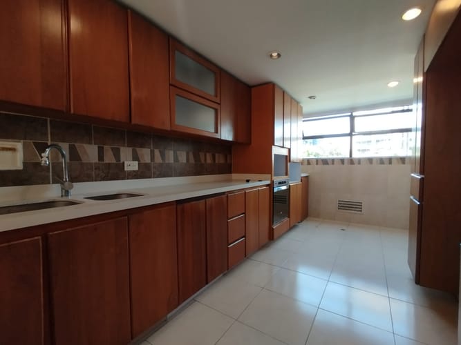 Apartamento de 3 alcobas en arriendo en El Poblado, Medellín, 200 m² · foto 7 de 20
