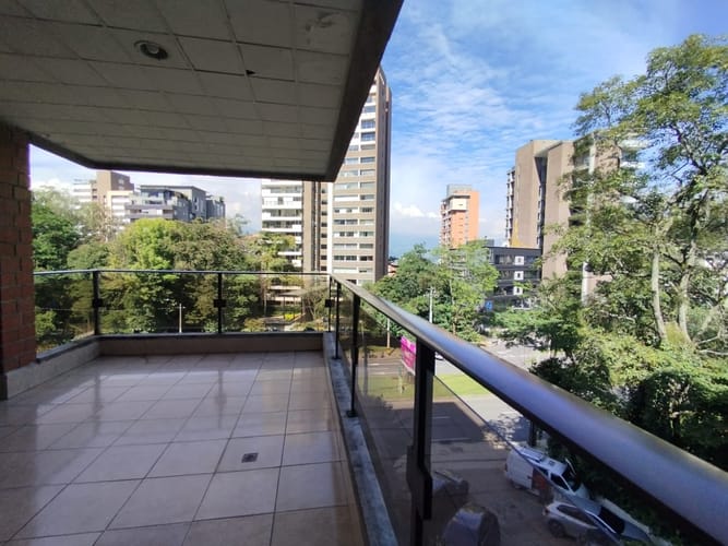 Apartamento de 3 alcobas en arriendo en El Poblado, Medellín, 200 m² · foto 8 de 20