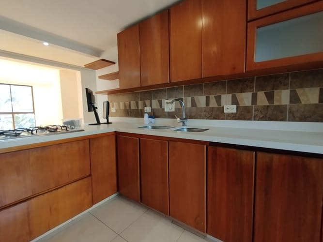 Apartamento de 3 alcobas en arriendo en El Poblado, Medellín, 200 m² · foto 10 de 20