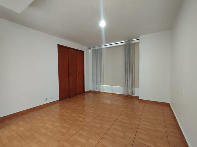Apartamento de 3 alcobas en arriendo en El Poblado, Medellín, 200 m² · foto 13 de 20