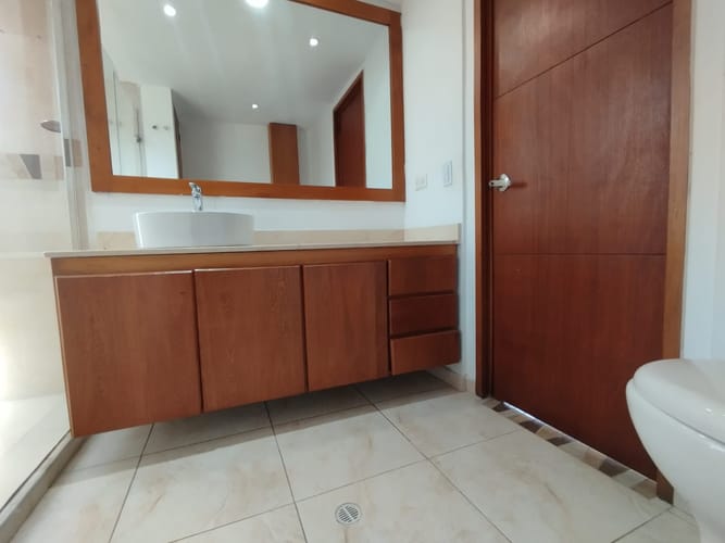 Apartamento de 3 alcobas en arriendo en El Poblado, Medellín, 200 m² · foto 15 de 20