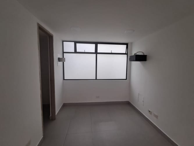 Oficina en arriendo en Zona Centro, Envigado, 35 m² · foto 2 de 5
