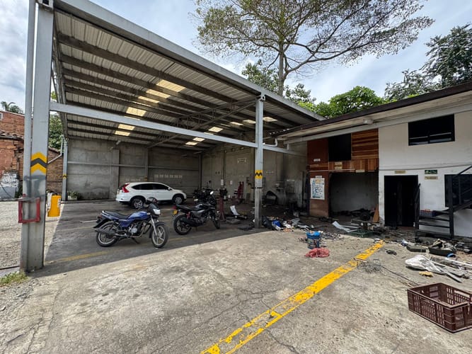 Bodega en arriendo en Manrique Central, Medellín, 770 m² · foto 3 de 18