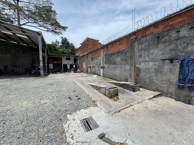 Bodega en arriendo en Manrique Central, Medellín, 770 m² · foto 4 de 18