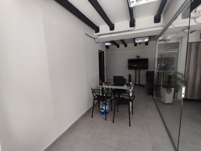Local en arriendo en El Poblado, Medellín, 30 m² · foto 2 de 9