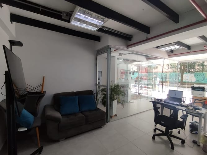 Local en arriendo en El Poblado, Medellín, 30 m² · foto 5 de 9
