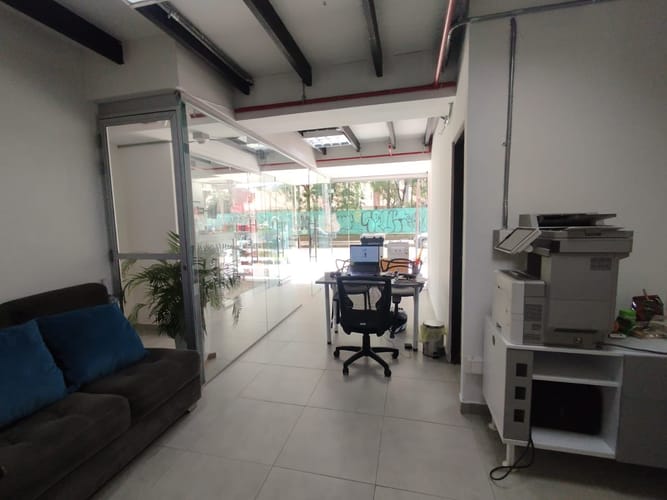 Local en arriendo en El Poblado, Medellín, 30 m² · foto 6 de 9