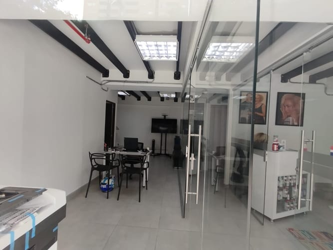 Local en arriendo en El Poblado, Medellín, 30 m² · foto 7 de 9
