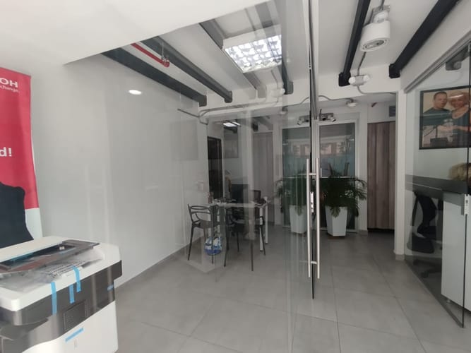 Local en arriendo en El Poblado, Medellín, 30 m² · foto 8 de 9