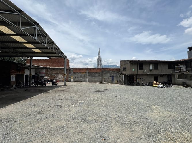 Bodega en arriendo en Manrique Central, Medellín, 770 m² · foto 9 de 18