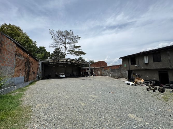 Bodega en arriendo en Manrique Central, Medellín, 770 m² · foto 11 de 18