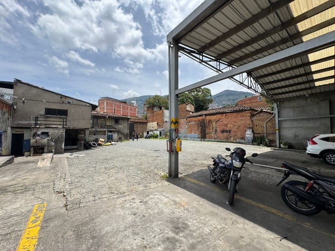 Bodega en arriendo en Manrique Central, Medellín, 770 m² · foto 15 de 18