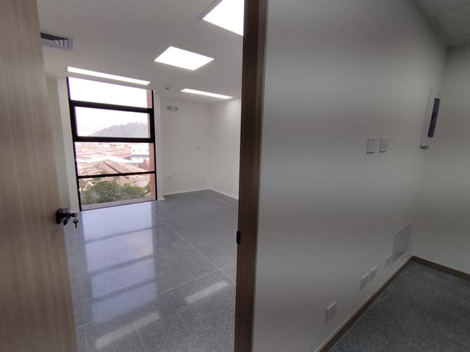 Consultorio en arriendo en El Poblado, Medellín, 33 m² · foto 3 de 9