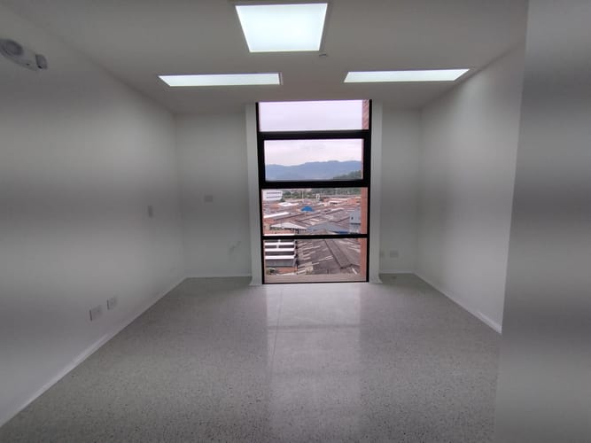 Consultorio en arriendo en El Poblado, Medellín, 33 m² · foto 8 de 9