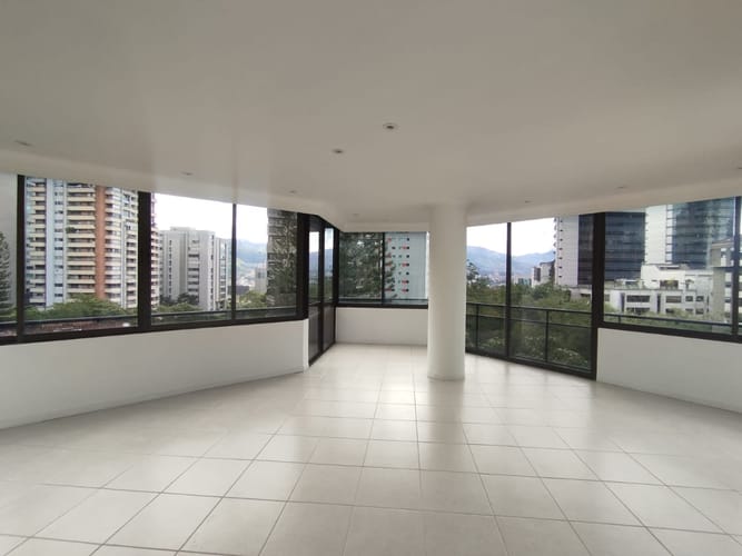 Apartamento de 3 alcobas en arriendo en El Poblado, Medellín, 175 m² · foto 2 de 20