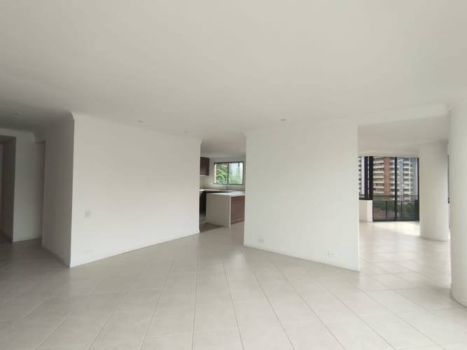 Apartamento de 3 alcobas en arriendo en El Poblado, Medellín, 175 m² · foto 5 de 20