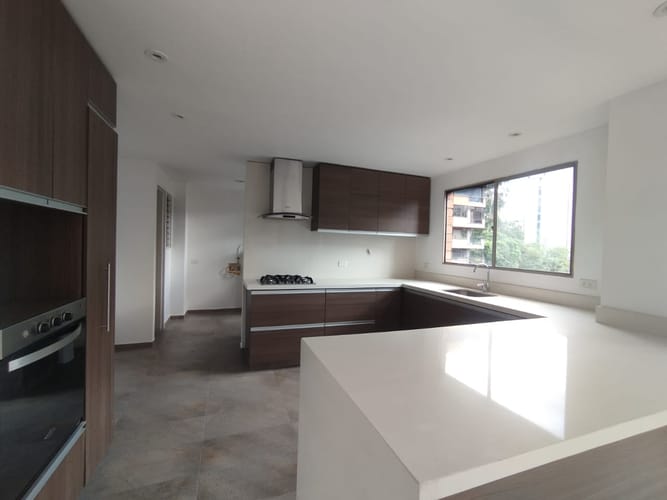 Apartamento de 3 alcobas en arriendo en El Poblado, Medellín, 175 m² · foto 7 de 20