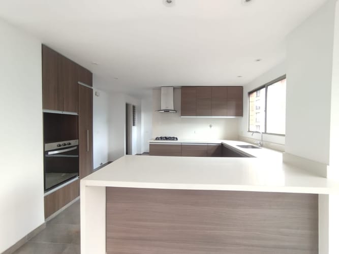 Apartamento de 3 alcobas en arriendo en El Poblado, Medellín, 175 m² · foto 8 de 20