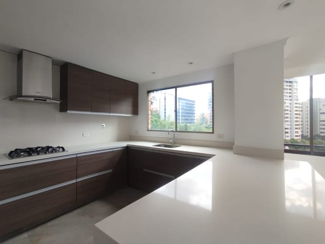Apartamento de 3 alcobas en arriendo en El Poblado, Medellín, 175 m² · foto 9 de 20