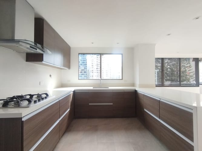 Apartamento de 3 alcobas en arriendo en El Poblado, Medellín, 175 m² · foto 10 de 20