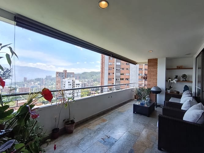 Apartamento de 3 alcobas en arriendo en El Poblado, Medellín, 238 m² · foto 2 de 20