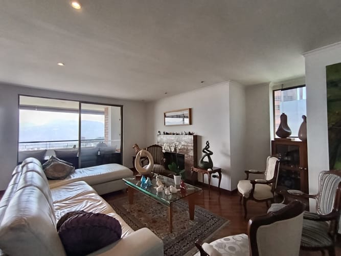 Apartamento de 3 alcobas en arriendo en El Poblado, Medellín, 238 m² · foto 5 de 20