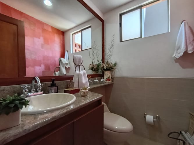 Apartamento de 3 alcobas en arriendo en El Poblado, Medellín, 238 m² · foto 8 de 20