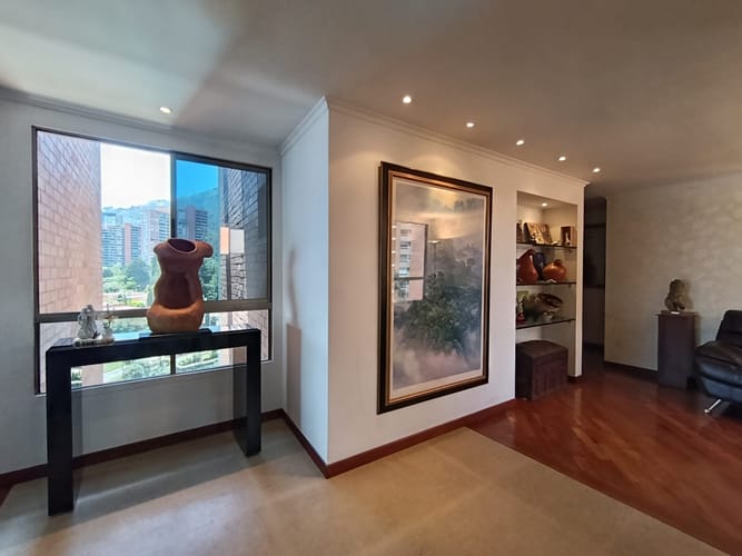 Apartamento de 3 alcobas en arriendo en El Poblado, Medellín, 238 m² · foto 9 de 20