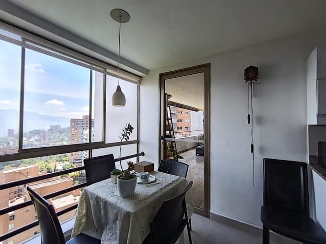 Apartamento de 3 alcobas en arriendo en El Poblado, Medellín, 238 m² · foto 11 de 20