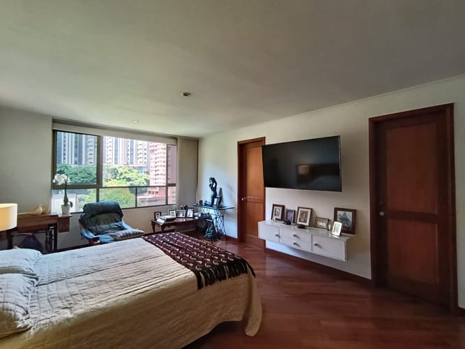 Apartamento de 3 alcobas en arriendo en El Poblado, Medellín, 238 m² · foto 16 de 20