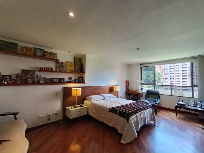 Apartamento de 3 alcobas en arriendo en El Poblado, Medellín, 238 m² · foto 17 de 20