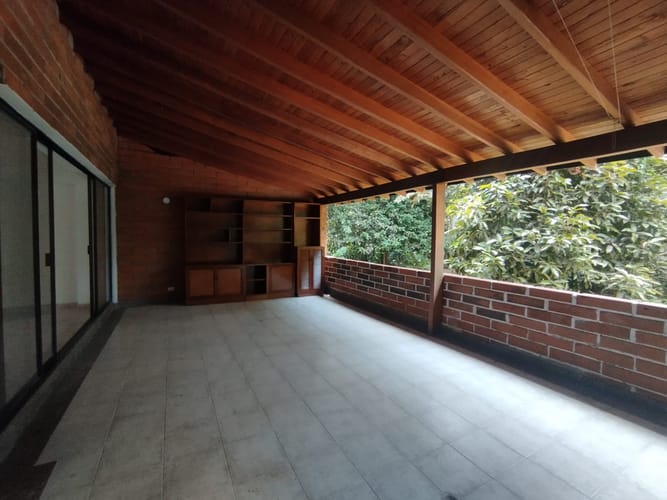 Apartamento de 3 alcobas en arriendo en El Poblado, Medellín, 175 m² · foto 2 de 20