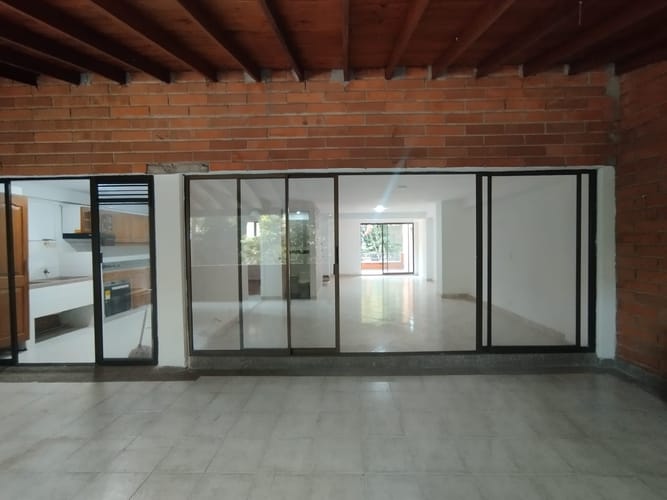 Apartamento de 3 alcobas en arriendo en El Poblado, Medellín, 175 m² · foto 3 de 20