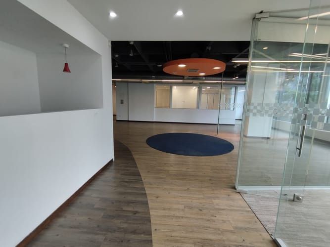 Local en arriendo en El Poblado, Medellín, 203 m² · foto 2 de 19