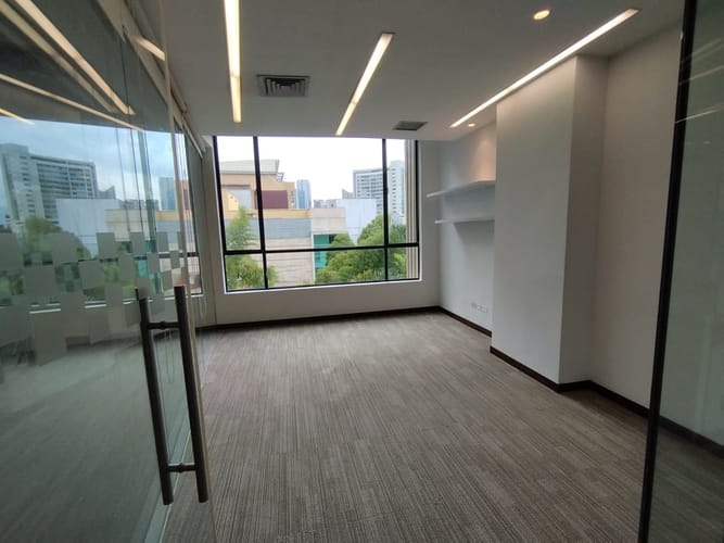 Local en arriendo en El Poblado, Medellín, 203 m² · foto 8 de 19