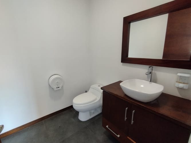 Local en arriendo en El Poblado, Medellín, 203 m² · foto 19 de 19