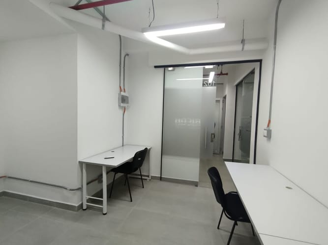 Local en arriendo en El Poblado, Medellín, 16 m² · foto 2 de 10
