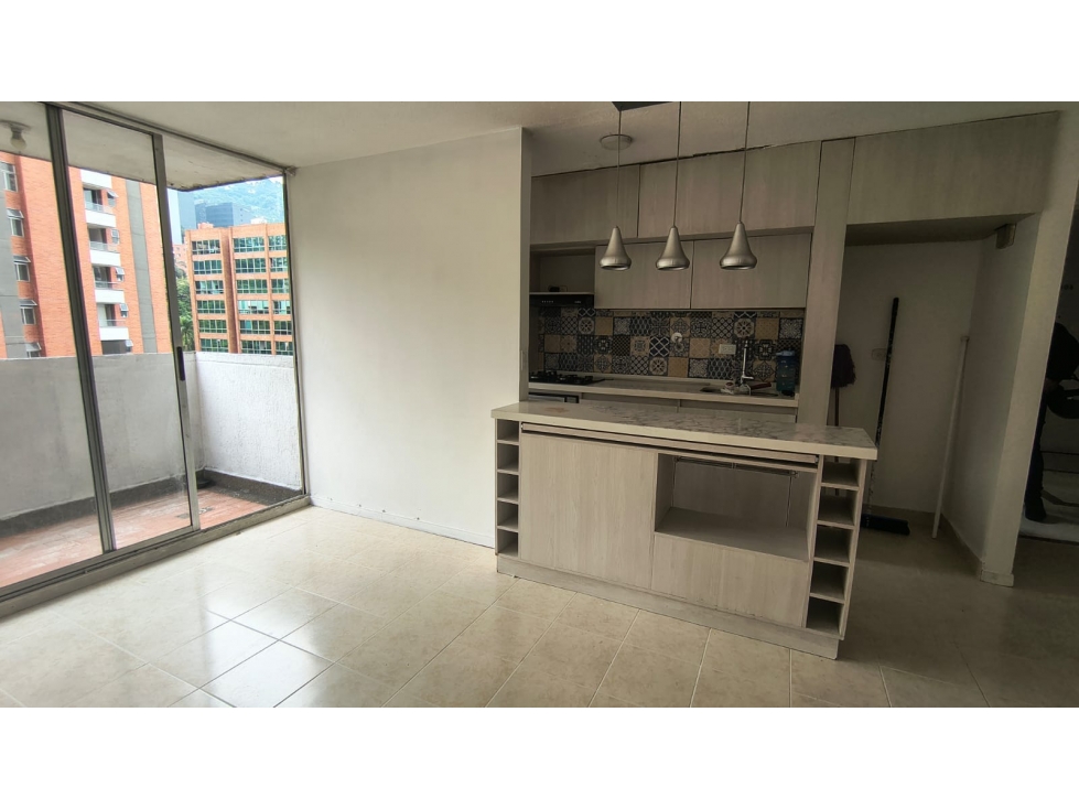 Apartamento en arriendo en Loma De San Julian, Medellín · foto 2 de 10