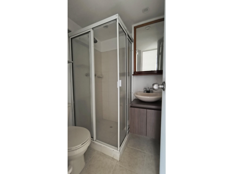Apartamento en arriendo en Loma De San Julian, Medellín · foto 3 de 10
