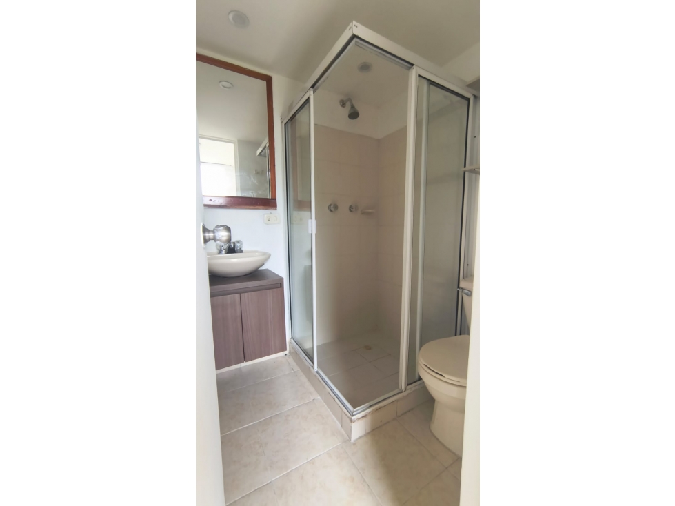 Apartamento en arriendo en Loma De San Julian, Medellín · foto 8 de 10