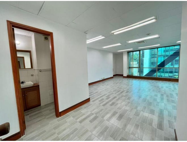 Oficina en arriendo en El Poblado, Medellín, 105 m² · foto 8 de 13
