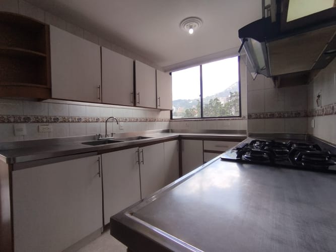 Apartamento de 4 alcobas en arriendo en Las Lomas, Medellín, 260 m² · foto 2 de 20