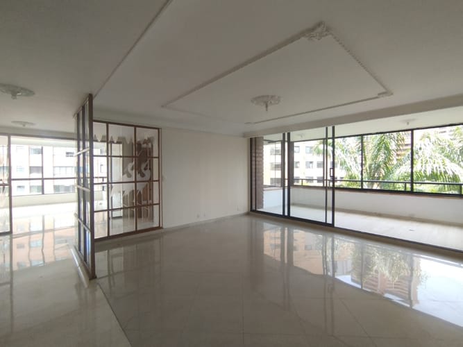 Apartamento de 4 alcobas en arriendo en Las Lomas, Medellín, 260 m² · foto 3 de 20