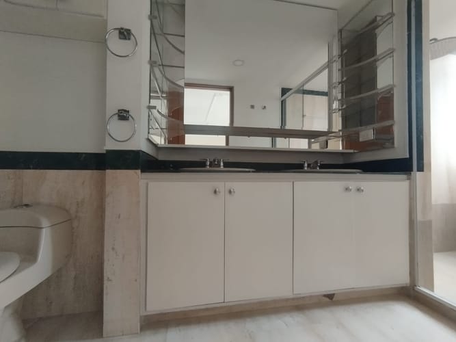 Apartamento de 4 alcobas en arriendo en Las Lomas, Medellín, 260 m² · foto 5 de 20
