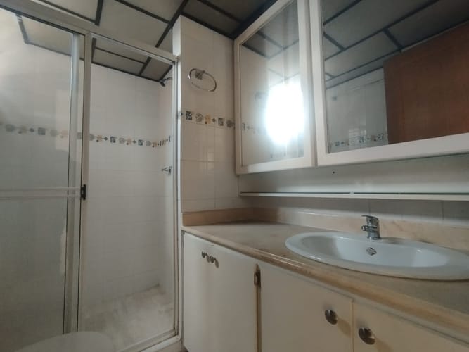 Apartamento de 4 alcobas en arriendo en Las Lomas, Medellín, 260 m² · foto 10 de 20